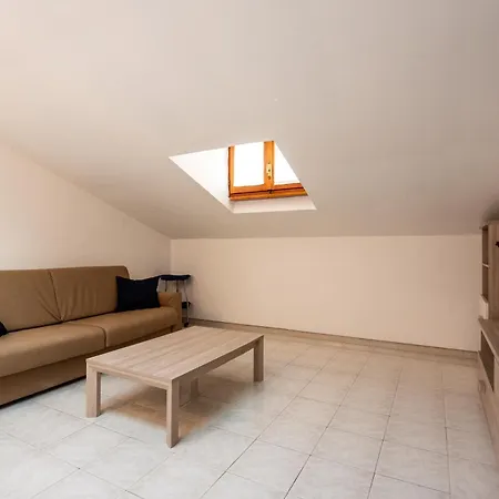 Ferdi - Trilocale O Mansarda *