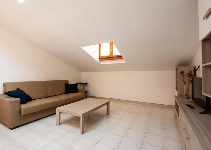 Ferdi - Trilocale O Mansarda *